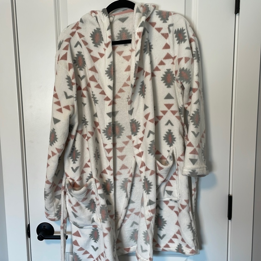 Super fluffy, warm and comfortable robe